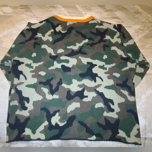 Camouflage V-Neck Button-Up Sweater - Picture 3 of 4